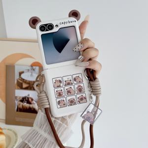 TEMU 삼성 Z플립6 휴대폰 케이스 카피바라 Sm-Zflip5 접합 가죽 패턴 갤럭시zflip4 중앙축 보호 커버 Zflip6 휴대용 땋은 끈 휴대폰 보호 케이스에 적합한 만화 애니메이션