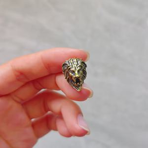 TEMU 고대 황동 사자 머리 장식 버클 - 복잡한 디테일의 금속 하드웨어로 DIY 인조 가죽 가방, 배낭, 벨트 제작용 - 나사 및 리벳 커넥터가 포함된 빈티지 공예 재료, 가방 액세서리 | 고전 스타일 액세서리 | 클래식 디자인, 가방 만들기용 버클