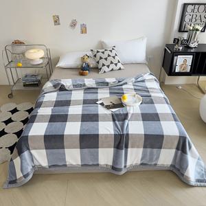 TEMU 고급스러운 양면 플리스 담요, 편안하고 부드러운 느낌으로 거실, 침실 및 여행 필수품에 적합합니다. 편안한 질감으로 따뜻하고 피부 친화적인 경험을 제공하여 이상적인 휴일 선물입니다.