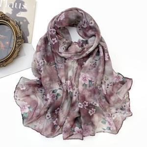TEMU 여성을 위한 우아한 플로럴 자카드 스카프 1개, 스타일의 긴 태슬 방풍 숄, 다용도 헤드스카프, 데일리 외출, 여행, 사진 촬영에 적합하며 가족을 위한 휴일 선물로도 좋습니다.