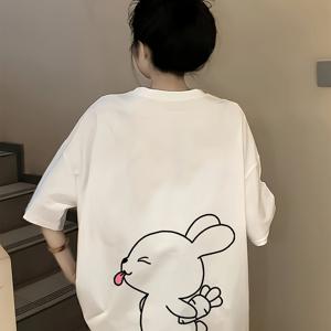 TEMU 플러스 사이즈, 여성용 오버사이즈 한국 일본 스타일 티셔츠 - 귀여운 애니메이션 토끼 & 일본어 텍스트 프린트, 플러스 사이즈 라운드넥 반팔 캐주얼 탑, 봄 여름 가을 레이어링에 적합한 통기성 편안한 핏, 카와이 한국 패션 캐주얼 의상, 화이트 토끼 디자인의 솔리드 블랙, 세탁기 사용 가능, 여성용 릴렉스 핏, 한국과 일본 패션 영감