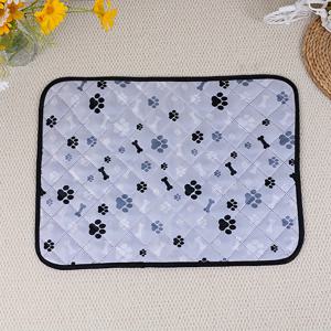 TEMU 물 흡수 및 누수 방지 디자인의 싱글팩 옥스포드 천 애완 동물 매트. 사계절 내내 고양이와 강아지에게 내구성이 뛰어나고 스크래치 방지 기능이 있습니다. 세탁 가능하며 다양한 시나리오에 적합하며 통기성이 좋고 땀을 흡수하지 않습니다.