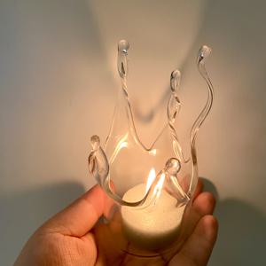 TEMU INS 스타일 수제 불꽃 모양 유리 촛대 1개입. 거실 책상 장식에 완벽하며 로맨틱 생일 파티에 적합하며 어버이날 선물로 좋습니다. 참고: 촛대는 포함되어 있지 않습니다.