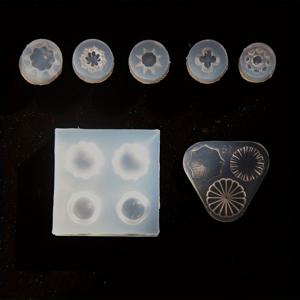 TEMU 귀여운 미니 산호 펜던트를 제작하기 위한 3차원 산호 레진 몰드 7개 세트. 다양한 모양의 산호 다리와 레진 액체 몰드 키트가 특징입니다.