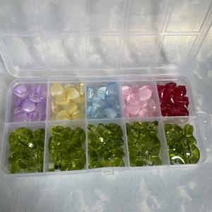 TEMU 120개 보석 만들기 키트, 보라색/노란색/파란색/분홍색/빨간색 꽃잎과 초록색 잎이 달린 튤립 유리 구슬, 목걸이/팔찌 만들기용 보석 재료