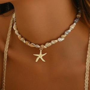 TEMU 세련된 여성용 쇼커 목걸이. 여름 바다 테마가 특징이며, 인조 펜던트와 모조 조개알 비즈가 장식되어 있습니다. 스타일의 독특한 플로럴 패턴이 특징이며, 플라스틱으로 제작되었습니다.