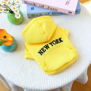 TEMU 작은 개들을 위한 편안한 뉴욕 개 후드티 - 통기성이 좋은 폴리에스터, 스냅 클로저, 파란색 글씨가 있는 노란색, 봄 나들이에 이상적, 개 후드티, 작은 개 옷, 재미있는 애완동물 디자인, 편안한 핏