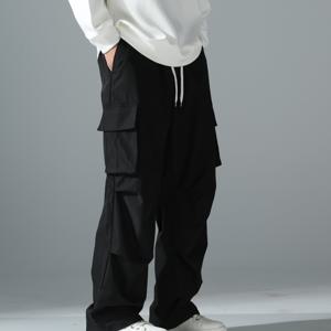 TEMU 남성용 멀티 포켓 카고 바지 - 튼튼한 섬유 원단으로 제작되었으며, 캐주얼 스타일, 신축성 없는 소재, 사이드 포켓, 드로스트링 허리 라인으로 특징됩니다. 모든 계절에 적합하며, 스트리트 패션 및 캐주얼 바캉스에 이상적인 루즈핏입니다.