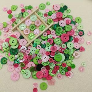 TEMU 20개 꽃무늬 테마 버튼 세트 - 혼합 모양 & 3D 디자인, 다양한 스타일, 고급 소재로 뛰어난 질감! 인형 의류 액세서리, DIY 펜던트 제작, 저널 장식에 이상적, 쉽게 매치하고 사용 가능. 학생 및 공예 애호가를 위한 필수 아이템으로 수제 프로젝트를 향상시키고 독창적인 스타일을 창조하세요!