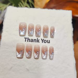 TEMU 럭셔리 기하학적 브라이덜 스타일, 10개 쿨톤 스파클링 -라이크 고양이 눈 네일 세트 (가을/겨울용), 누드 색상의 순수 핸드메이드 웨어러블, 은색 그라데이션 엣지