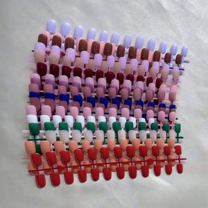 TEMU 120개 혼합 컬러 숏 스퀘어 프레스온 네일, 동일 스타일 5색상 스트립. 광택 표면, 화려한 컬러 팔레트, 젊고 생기 넘치는 룩. 재사용 가능, 여성용, 휴일, 파티, 일상 사용에 적합