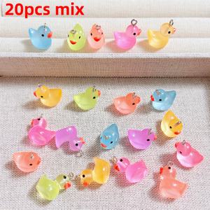 TEMU 20개 랜덤 혼합 야광 레진 오리 참, 수제 주얼리 펜던트, 귀걸이, 체인 장식, 창의적인 선물, 목걸이, 팔찌 및 가방 추가에 적합, 커플에게 완벽