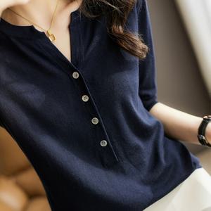 TEMU 여성용 가벼운 루즈핏 단색 V넥 탑. 하이엔드 스타일링감으로 스타일리시하고 매력적으로 디자인되었습니다.