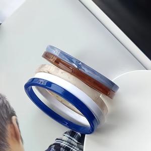 TEMU 새롭고 스타일리시하며 활용도 높은, 단순하고 귀여운 사탕색 레진 팔찌 5개 세트입니다. 젤리 같은 색상과 독특한 레트로 기하학적 디자인으로 구성되어 있습니다. 이 달콤한 멀티 컬러 반지들은 일상적인 캐주얼 웨어, 휴가에 완벽합니다.