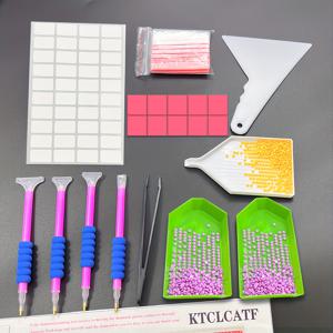 TEMU 페인팅을 위한 54가지 도구 풀 컬렉션 (핀셋, 깔때기, 스크레이퍼, 트레이, 펜, 보관 가방 등 플라스틱 용품 포함) - 크리스마스 비즈 장식 키트 (비즈 보관 및 페인팅용 추가품 포함)