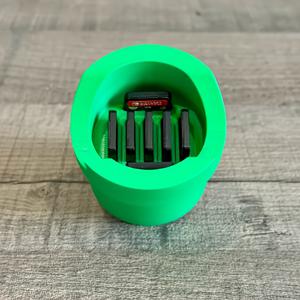 TEMU 정교하게 디자인된 게임 컨트롤러 스탠드는 Nintendo Switch 1/2 게임 콘솔 컨트롤러 및 Xbox 게임 컨트롤러와 호환됩니다. 게이머 및 디지털 매니아를 위한 데스크탑 보관 솔루션이며, 스탠드로 데스크탑 공간을 80% 절약할 수 있습니다.