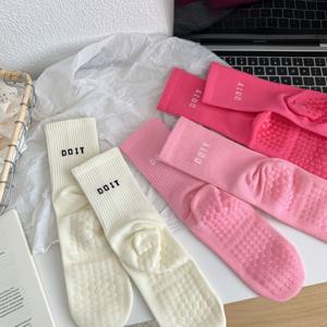 TEMU 3켤레 흰색 + 분홍색 + 장미색 '컬러풀 미드튜브 요가 양말 여성용 피트니스 플로어 양말 양말 스포츠 양말 흡습성 통기성 양말 양말 커플, 절친에게 적합