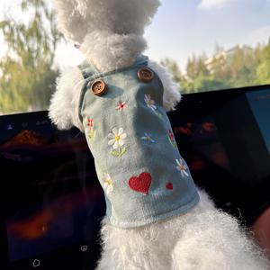 TEMU 귀여운 소형견을 위한 캐주얼하고 스타일리시한 의류. 사계절에 적합한 편안한 플로럴 하트 드레스가 특징이며, 통기성과 내구성이 뛰어난 소재를 사용하여 사랑스러운 반려동물에게 완벽합니다.