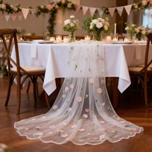 TEMU 우아한 화이트 메쉬 테이블 러너 1개, 표면에 녹색 나뭇잎 자수가 특징인 핸드크래프트 자수 메쉬 원단, DIY용으로 다양한 사이즈 선택 가능. 야외 파티, 정원 애프터눈 티, 잔디밭 결혼식 및 기타 장면에 적합. 성 패트릭의 날, 카니발, 부활절과 같은 휴일의 테이블 장식, 식탁보, 테이블 S, 테이블 러너로도 적합