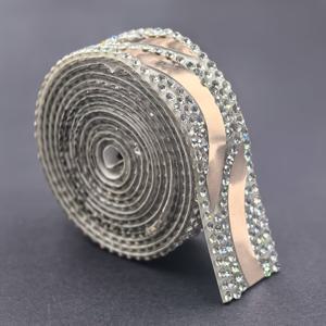 TEMU 1롤 1야드, 사계절에 적합한 다용도 반짝이는 유리 비즈 라인스톤 리본 스티커 - 생생한 자가 접착 라인스톤 , 미술, 공예, 웨딩 파티, 자동차 및 휴대폰 유리 장식에 적합