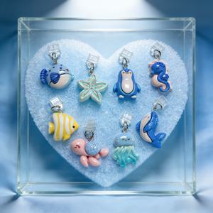 TEMU 바다 테마 휴대폰 먼지 방지 플러그 4개 세트 - , 해마, 해파리, 작은 물고기, 펭귄, 거북이 모양. 이 캐릭터 휴대용 장식 플러그는 휴대폰 및 헤드폰을 보호하고 아이폰/Type-C 커넥터에 적합합니다.