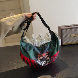 TEMU 2가지 플로럴 패턴, 대용량 프린트 천 가방, 스타일 | 시크한 호랑이 머리와 사슴 머리 프린트 천 크로스바디 숄더백, 4가지 색상, 크레센트 백, 만두 가방, 인기 가방 타입, 플로럴 백