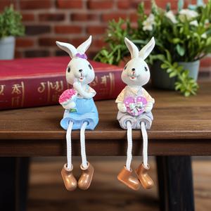 TEMU 발이 흔들리는 매력적인 커플 토끼 인형. 거실, 침실 또는 정원에 적합한 수제 레진 핸드 페인팅 홈 데코, 기발한 디자인, 완벽한 웨딩 선물, 부활절 선물, 실내 정원 피규어 | 재미있는 장식품