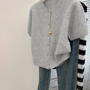 TEMU 프렌치 엘레강스 성격 단색 메탈 버튼 가디건 패셔너블 출퇴근 간편 기본 스웨터 셔츠 봄/여름 캐주얼 반팔 여성용 스웨터 탑 (탑만 해당)