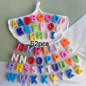 TEMU 52개 대형 구멍 혼합 색상 아크릴 비즈, 7가지 색상 장식 비즈 (영문 26개 각 2개 포함), 수제 루즈 비즈, 신발 버클, 펜던트, 가방 장식, 주얼리 추가 브레이슬릿, 목걸이 및 귀걸이 제작에 적합