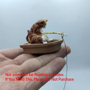 TEMU 내구성이 뛰어난 PVC 소재로 제작된 사랑스러운 미니 고양이 피규어, 보트에서 낚시하는 모양으로, 수생 테마 장식 및 수족관 장식에 완벽합니다.