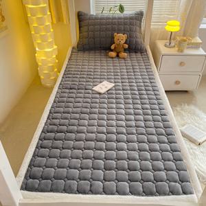 TEMU 초극세사 밀크 벨벳 매트리스 보호 커버, 얇은 퀼팅 매트리스 (고급 플란넬 및 벨벳 섬유 재질). 피부 친화적이고 통기성이 뛰어난 퀼팅 매트리스 커버