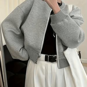 TEMU 2025년 신상 여성 패션 가을/겨울 컬렉션. 캐주얼하고 우아한 스타일을 선보이며, 회색 크롭 야구 스웨트셔츠가 특징입니다. 외출복으로 필수템입니다.