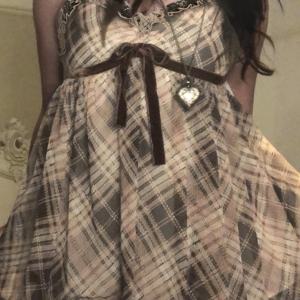 TEMU 매력적인 빈티지 체크 무늬 A라인 베이비돌 드레스, 쉬폰 서스펜더 슬리브와 귀여운 리본 디테일 - 프렌치 스타일, 사계절용으로 활용 가능