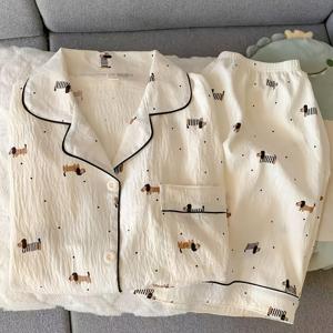 TEMU 귀여운 강아지 디자인과 우아한 물방울 무늬가 특징인 반팔과 반바지로 구성된 여름 여성용 파자마. 집에서 캐주얼하게 입기 좋습니다.