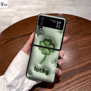 TEMU 휴대폰 케이스 - 클로버와 레터링 패턴 디자인, 삼성 Z Flip3, 삼성 Z Flip4, W23 Flip, 삼성 Z Flip5, W24 Flip, 삼성 Z Flip6, 삼성 Z Fold2, W21, 삼성 Z Fold3, W22, 삼성 Z Fold4, W23, 삼성 Z Fold5, W24에 적합
