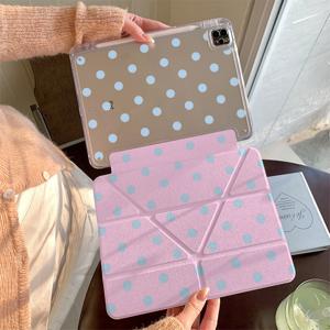 TEMU 아이패드 11세대, 프로 2025 모델과 호환되는 귀여운 핑크 & 블루 물방울 무늬 태블릿 케이스. 10세대 에어 7/6에 적합하며, 11인치 태블릿용 펜슬 슬롯 및 구부러짐 방지 기능 제공.
