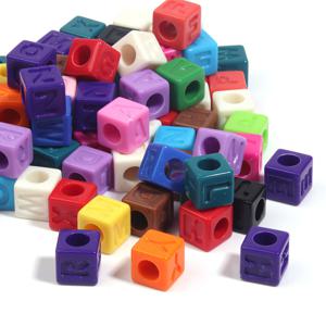 TEMU 50개 12mm 컬러 아크릴 글자 큐브 비즈, 대구멍 비즈 DIY 액세서리 만들기, DIY 이름 팔찌 & 목걸이, 여행 가방 태그 및 액세서리 제작, 가족 공예 프로젝트를 위한 재미있는 크리스마스 선물 아이디어