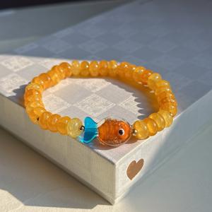 TEMU 새로운 멀티컬러 비즈 오션 참 세련된 유리 물고기 팔찌, 패셔너블 탄성 코드 스택 가능 팔찌, 부드럽고 밝은 여성 액세서리, 생일/졸업/휴가 선물 비치 파티 주얼리