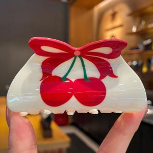 TEMU 요거트 체리 디자인의 사랑스러운 아크릴 헤어 클립 - 매력적이고 즐거운 스타일, 큰 미끄럼 방지 그립, 풍성한 머리에 이상적, 단품 판매, 14세 이상 여성 및 십 대에게 적합