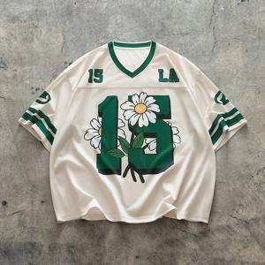 TEMU 남성용 화이트 & 그린 데이지 프린트 V넥 티셔츠 - 루즈핏 레트로 스트리트웨어, 대담한 '15' 숫자 디자인, 통기성 좋은 캐주얼 셔츠, 체육관 및 캐주얼 의상용, 편안한 소재, 체육관 옷, 빈티지 스트리트웨어, 가벼운 재질, 부드러운 질감, 프린팅 탑, 도시 스타일, 젊은 성인용