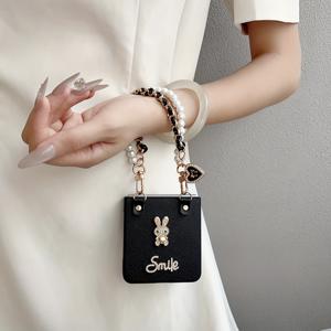 TEMU 폰 케이스: 블랙 가죽 패턴 풀 버니 폰 케이스, 하트 모양 체인 포함, 삼성 Z Flip 7/Z Flip 6/Z Flip 5/Z Flip 4/Z Flip 3 폴더블 폰 케이스