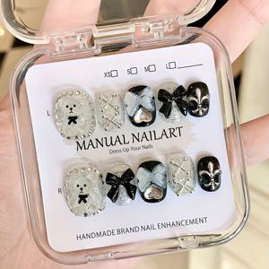TEMU 검은색과 흰색 곰돌이 리본이 특징인 새로운 수제 네일 아트 10개 세트, 장식이 있는 짧고 사각형 모양, 여성 및