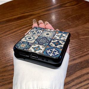 TEMU 폰 케이스: 컬러풀 기하학 패턴 타일 디자인 케이스 (손목 스트랩 포함) - Z Flip3, Z Flip4, W23 Flip, Z Flip5, W24 Flip, Z Flip6, Z Fold2, W21, Z Fold3, W22, Z Fold4, W23, Z Fold5, W24, Z Fold6용 - 스테인리스, 패셔너블, 트렌디한 인조 가죽