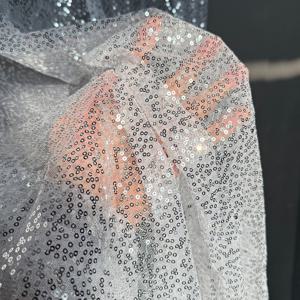 TEMU 1개 반짝이는 은색 스팽글 메시 원단, 장식용으로 다용도, 반투명 스팽글 소재, 생일 파티, 결혼식 사진, 무대 배경, 아치 장식, 기념일, 크리스마스 등 파티 장식에 적합