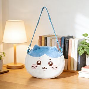 TEMU 미니소, 인기 캐릭터 IP 치이카와 콜라보 멀티플러시 크로스바디백 출시 - 치이카와 모델은 장난기 넘치고 귀여우며 생기 넘치고, 하치와레 모델은 사랑스럽고 서투르지만 고유한 매력이 있음, 1개