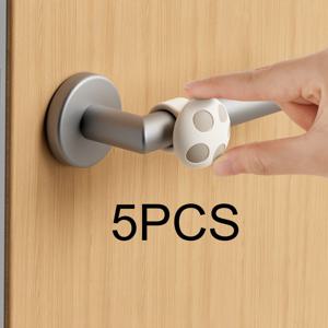 TEMU 벽을 보호하기 위해 설계된 5개 도어 스토퍼 세트입니다. 질감 있는 그립과 드릴이 필요 없는 자체 접착식 뒷면이 특징입니다. 이 조용한 고무 범퍼는 가정 및 사무실 사용 모두에 이상적이며 문 닫힘을 방지하고 소음을 최소화합니다.