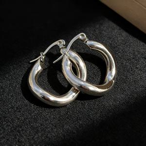 TEMU 1쌍 하이포알러제닉 티타늄 스틸/304 스테인리스 스틸 후프 귀걸이 - 골든 , 컬러, 민감한 라이트 베이지, 우아하고 다용도로 일상, 파티, 선물, 사계절 착용 가능