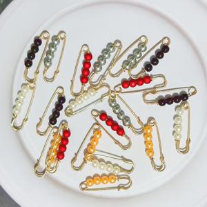 TEMU 귀엽고 심플한 스카프 클립 20개, 옷 고정용, 허리밴드 접이용, 옷장 고장 방지용, 장식용 안전핀으로 다용도 사용 가능. 일상적인 옷 코디 및 선물용 액세서리로 완벽