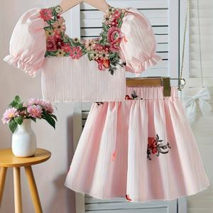 TEMU 봄/여름 소녀 신상 패셔너블 문학적 우아한 디자인 감각, 꽃 자수 퍼프 반팔 탑과 매칭 스커트 세트, 봄 나들이 해변 휴가 여행 외출 파티 어린 소녀 투피스 (기타 액세서리 미포함), 야외 활동에 완벽