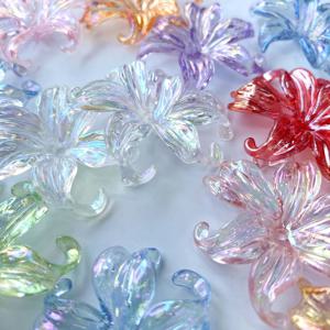 TEMU 37mm AB 컬러 및 반투명 3D 장식 비즈가 특징인 프랑스 아이리스 비즈 35개 세트입니다. 가벼운 럭셔리 수제 장식에 완벽하며, 바늘 관통 플로럴 아트 부품(다양한 마카롱 그라데이션 색상)이 포함되어 있습니다.